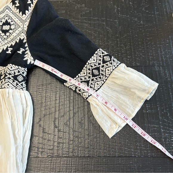 Lucy and Laurel Tribal Boho Embroidered Blouse - Picture 5 of 11